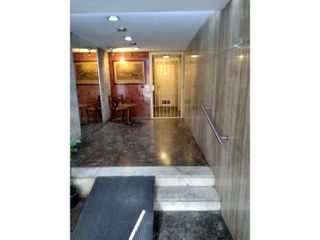 Foto 2 de VENTA BELGRANO 4 AMBIENTES PISO 4 AL FRENTE BALCÓN CORRIDO  ESCRITORIO COCHERA DEPENDENCIA   SE ESCUCHAN OFERTAS  VENTA X VIAJE