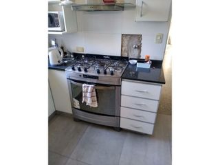 Foto 11 de VENTA BELGRANO 4 AMBIENTES PISO 4 AL FRENTE BALCÓN CORRIDO  ESCRITORIO COCHERA DEPENDENCIA   SE ESCUCHAN OFERTAS  VENTA X VIAJE