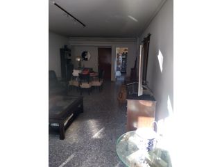 Foto 5 de VENTA BELGRANO 4 AMBIENTES PISO 4 AL FRENTE BALCÓN CORRIDO  ESCRITORIO COCHERA DEPENDENCIA   SE ESCUCHAN OFERTAS  VENTA X VIAJE