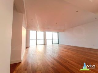 Foto 3 de Se Vende departamento frente al Mar en Miraflores – 318 m² | 4 Dormitorios + 2 Cocheras