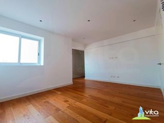 Foto 4 de Se Vende departamento frente al Mar en Miraflores – 318 m² | 4 Dormitorios + 2 Cocheras
