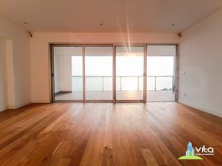 Foto 1 de Se Vende departamento frente al Mar en Miraflores – 318 m² | 4 Dormitorios + 2 Cocheras