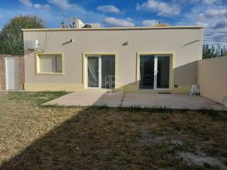 Foto 2 de Venta - Casa de 1 Dormitorio en Cervantes - C089