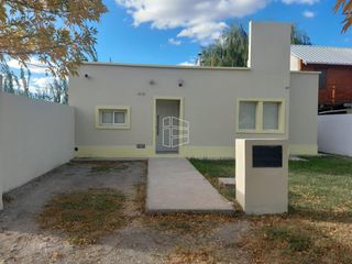 Foto 1 de Venta - Casa de 1 Dormitorio en Cervantes - C089