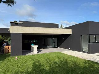 Foto 27 de Casa en venta - 3 Dormitorios 4 Baños - 508Mts2 - Benavidez