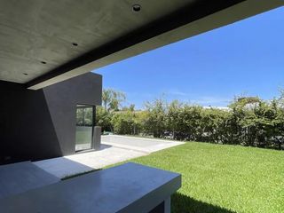 Foto 6 de Casa en venta - 3 Dormitorios 4 Baños - 508Mts2 - Benavidez