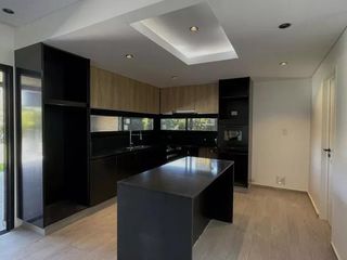 Foto 26 de Casa en venta - 3 Dormitorios 4 Baños - 508Mts2 - Benavidez