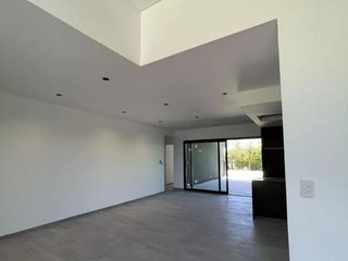 Foto 15 de Casa en venta - 3 Dormitorios 4 Baños - 508Mts2 - Benavidez