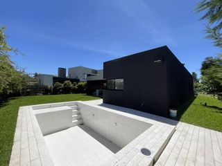 Foto 8 de Casa en venta - 3 Dormitorios 4 Baños - 508Mts2 - Benavidez