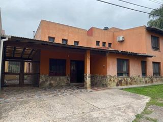 Foto 1 de Casa en venta de 4 dormitorios c/ cochera en Los Perales