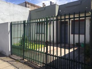 Foto 1 de CASA SOBRE LOTE PROPIO  IDEAL DOS FAMILIAS