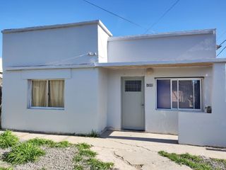 Foto 1 de Casa en venta Berisso de 3 dormitorios con local