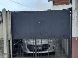 Foto 1 de Venta PH 2 ambientes con cochera y patio en Garin.