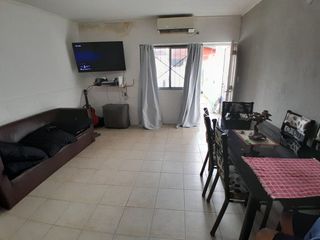 Foto 2 de Venta PH 2 ambientes con cochera y patio en Garin.