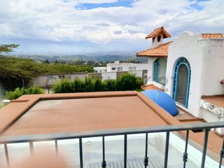 Foto 2 de Se arrienda hermosa casa en Nayón