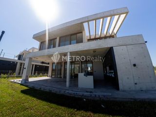 Foto 1 de Casa en Venta, 8 ambientes en Los Puentes Nordelta