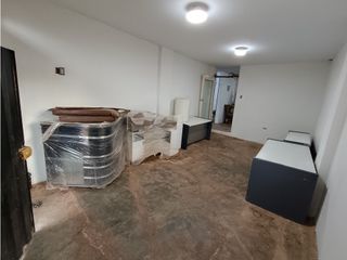 Foto 2 de VILLA MARÍA DEL TRIUNFO - VENTA CASA CON COCHERA - ÁREA 128 m2