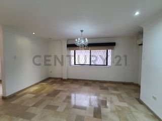 Foto 2 de Alquiler Casa Residencial en Kennedy Norte (DN)