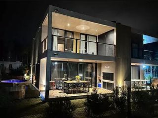 Foto 1 de Casa en venta - 3 Dormitorios 3 Baños - Cochera - Pinamar