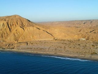 Foto 1 de Se vende Lote de Playa en primera fila en esquina en El Ñuro
