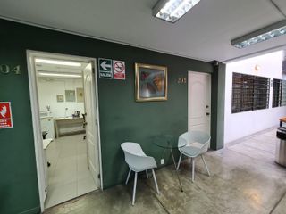 Foto 6 de Se alquila oficina en segundo piso en surquillo Limite con San isidro