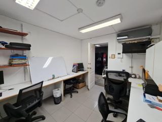 Foto 1 de Se alquila oficina en segundo piso en surquillo Limite con San isidro