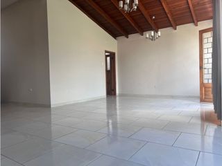 Foto 1 de Cumbaya, sector Miravalle,  Casa en Renta, 250m2, 3 Habitaciones