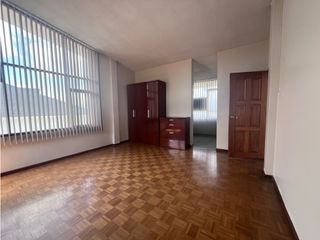 Foto 2 de Cumbaya, sector Miravalle,  Casa en Renta, 250m2, 3 Habitaciones