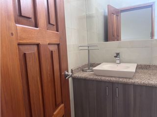 Foto 9 de Cumbaya, sector Miravalle,  Casa en Renta, 250m2, 3 Habitaciones