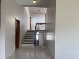 Foto 3 de Cumbaya, sector Miravalle,  Casa en Renta, 250m2, 3 Habitaciones
