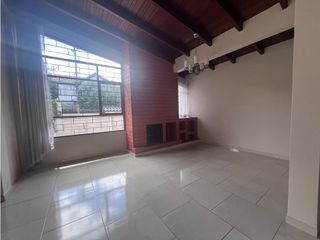 Foto 14 de Cumbaya, sector Miravalle,  Casa en Renta, 250m2, 3 Habitaciones