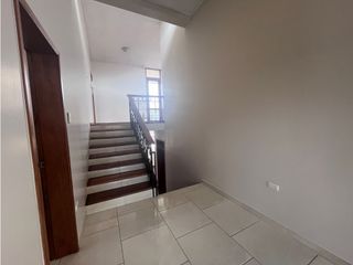 Foto 19 de Cumbaya, sector Miravalle,  Casa en Renta, 250m2, 3 Habitaciones