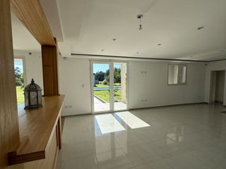 Foto 3 de Casa en venta de 3 dormitorios c/ cochera en Tandil
