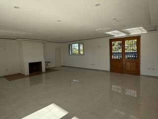 Foto 2 de Casa en venta de 3 dormitorios c/ cochera en Tandil