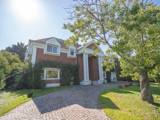 Foto 1 de CASA EN ALQUILER DEL VISO, 6 AMBIENTES, CON PILETA