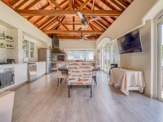 Foto 42 de CASA EN ALQUILER DEL VISO, 6 AMBIENTES, CON PILETA