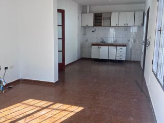 Foto 3 de Casa en alquiler de 3 dormitorios c/ cochera en Maipú