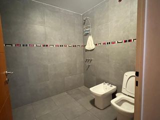 Foto 18 de VENTA CASA 5 DORMITORIOS AV. SAN MARTIN
