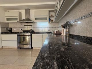 Foto 9 de VENTA CASA 5 DORMITORIOS AV. SAN MARTIN