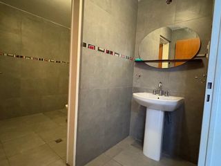 Foto 20 de VENTA CASA 5 DORMITORIOS AV. SAN MARTIN