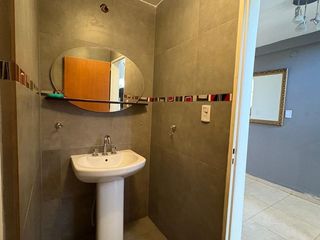 Foto 17 de VENTA CASA 5 DORMITORIOS AV. SAN MARTIN