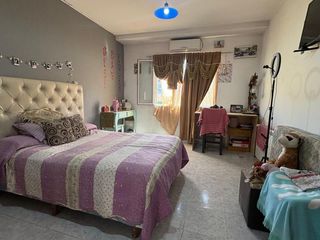 Foto 46 de VENTA CASA 5 DORMITORIOS AV. SAN MARTIN
