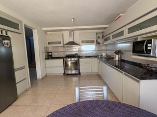 Foto 8 de VENTA CASA 5 DORMITORIOS AV. SAN MARTIN