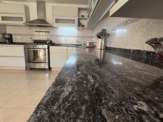 Foto 7 de VENTA CASA 5 DORMITORIOS AV. SAN MARTIN
