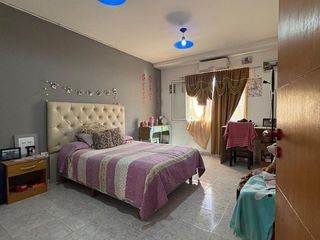 Foto 45 de VENTA CASA 5 DORMITORIOS AV. SAN MARTIN