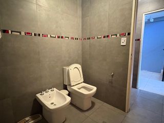 Foto 19 de VENTA CASA 5 DORMITORIOS AV. SAN MARTIN
