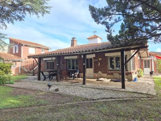 Foto 1 de Chalet 5 ambientes en Bernardino Rivadavia