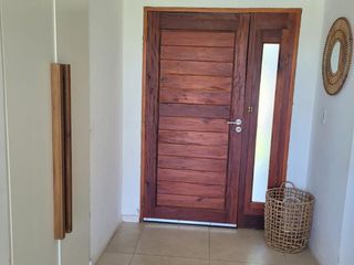 Foto 2 de Casa en  venta al agua el canton, islas