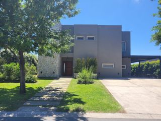 Foto 1 de Casa en  venta al agua el canton, islas