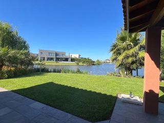 Foto 1 de Casa en el canton al agua islas